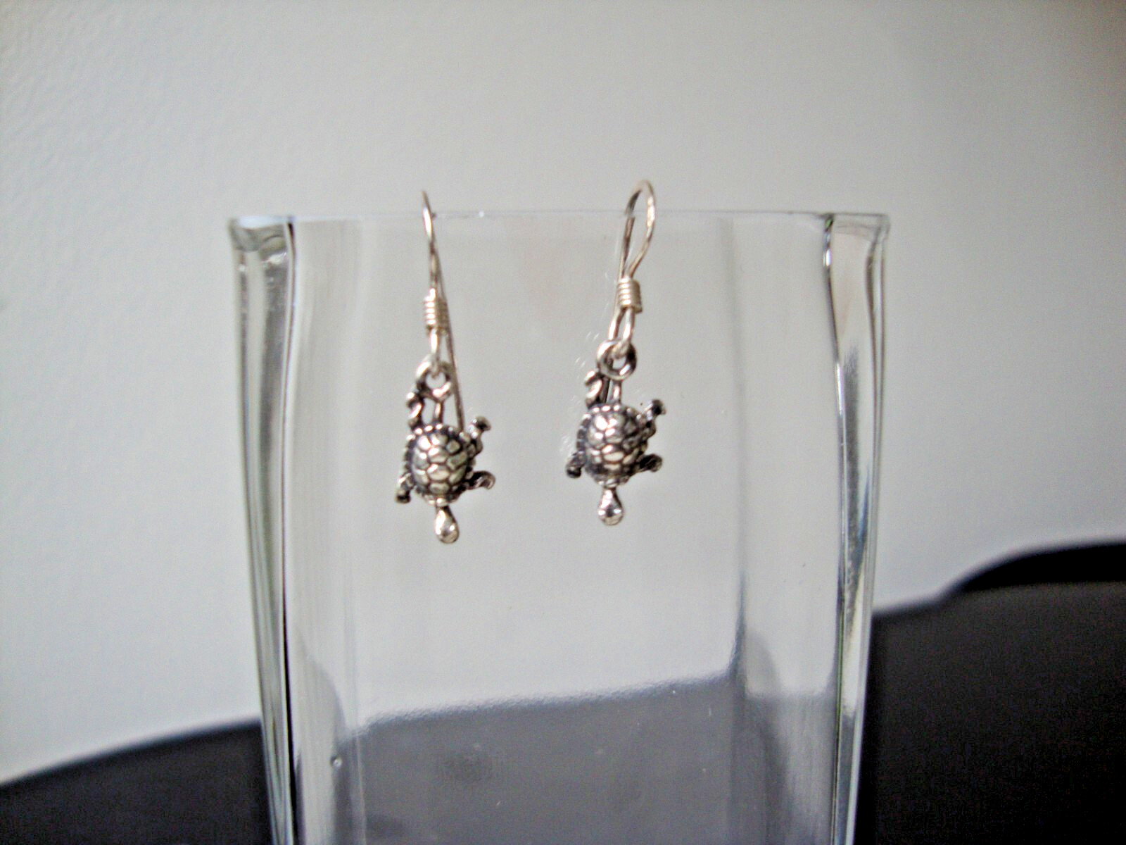 VINTAGE TINY TORTOISE STERLING SILVER STAMPED 925 DANGLE/DROP HOOK EARRINGS