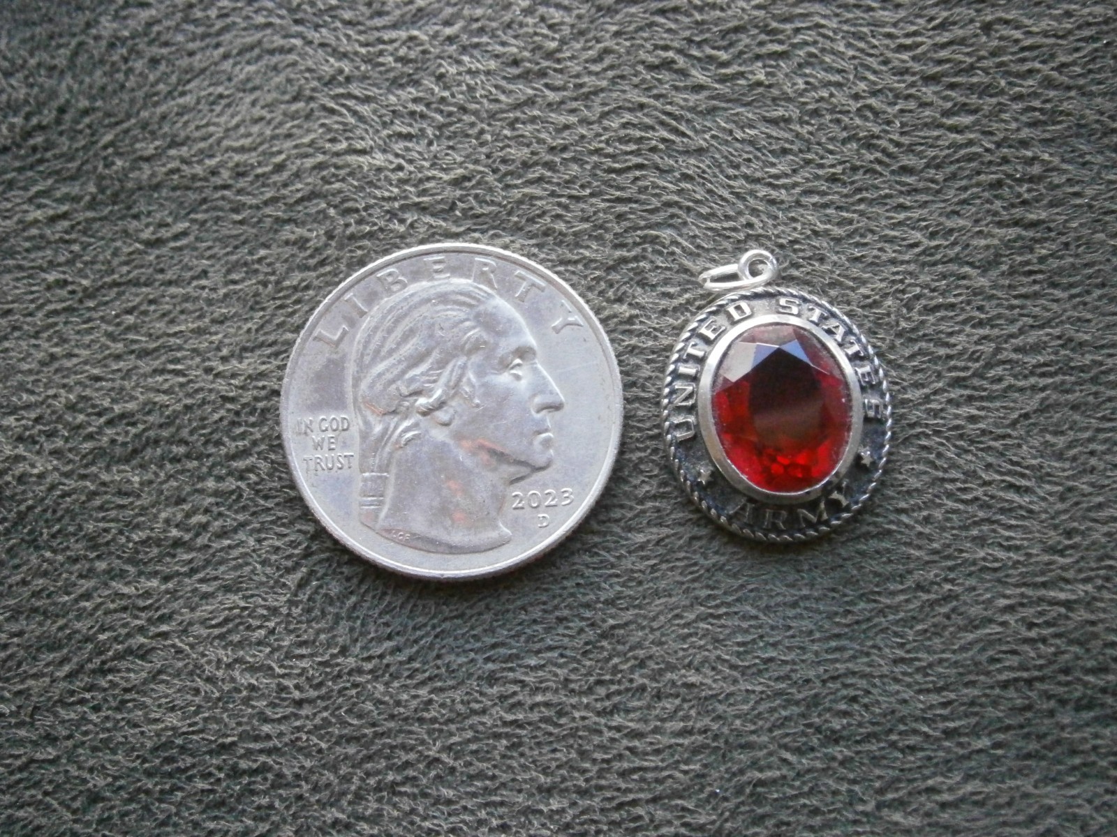 United States Army Vintage Silvertone & Red Stone Bracelet Charm Pendant 3.3g