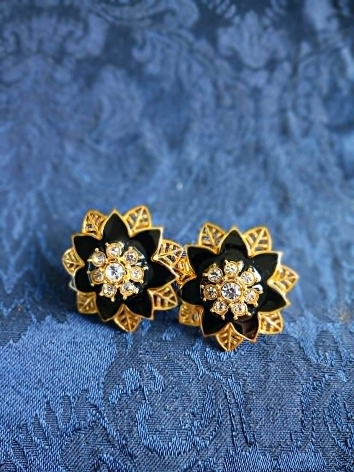 Vintage Avon Festive Sparkle black enamel poinsetta pierced earrings