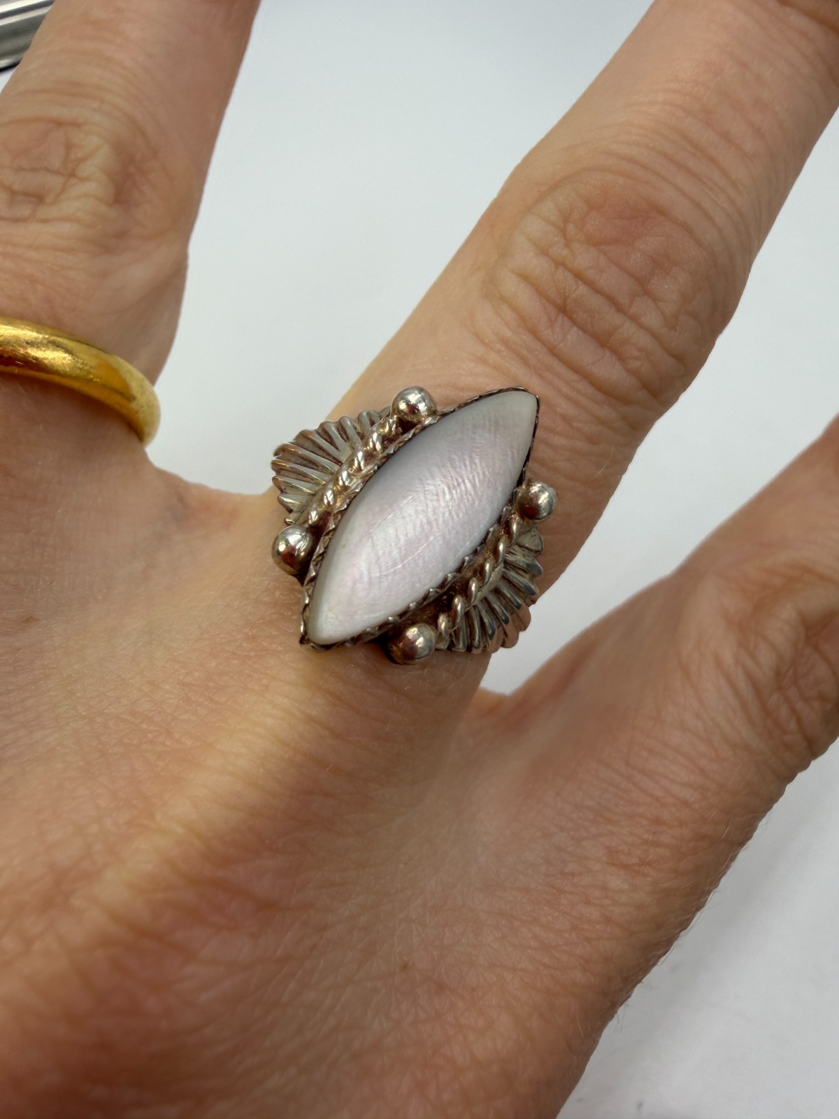 Vintage Sterling Silver Ring Southwest MOP? Shell Size 7 PJ