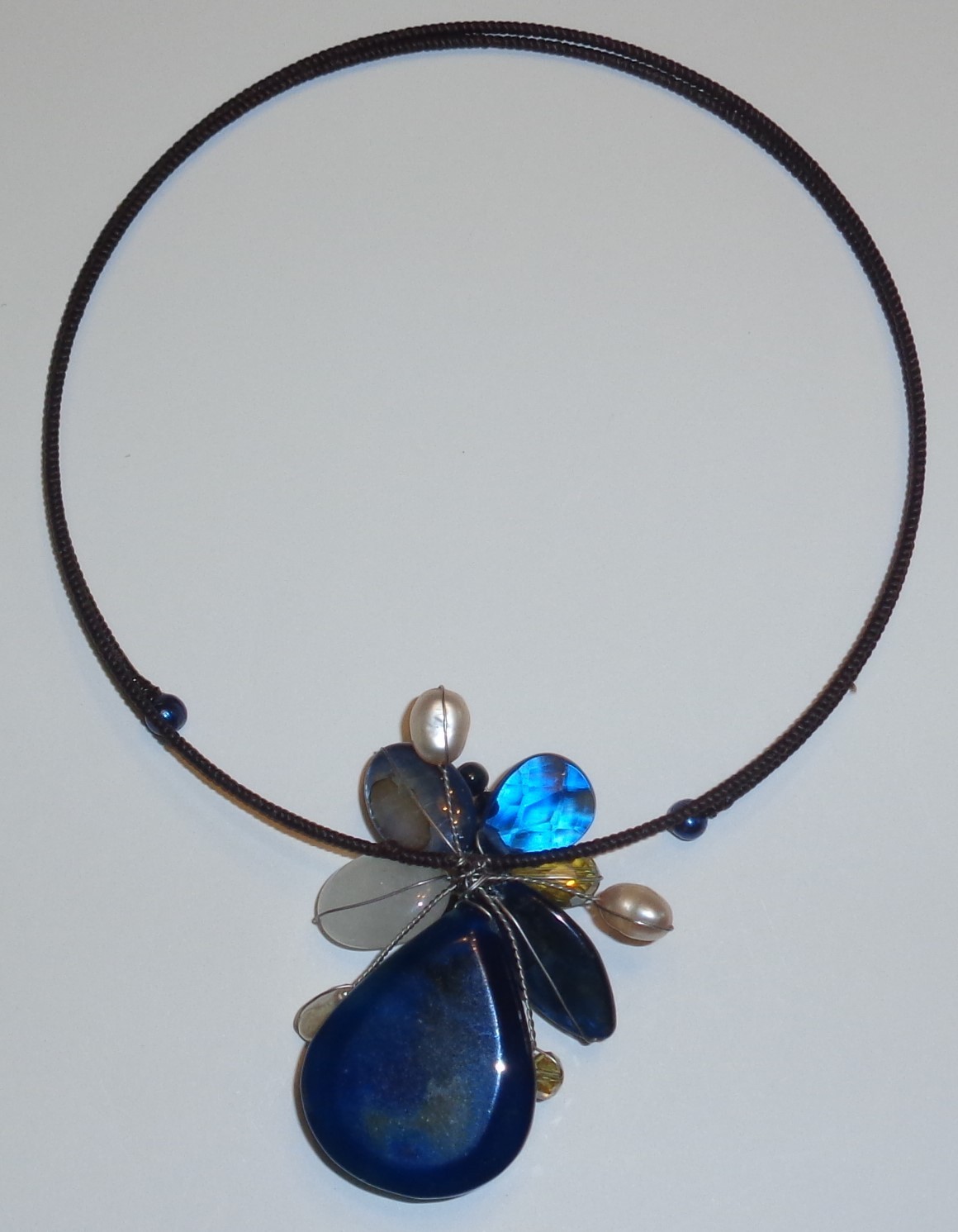 Vtg Necklace Metal Wire Collar Choker & Blue Beaded Floral Pendant -2