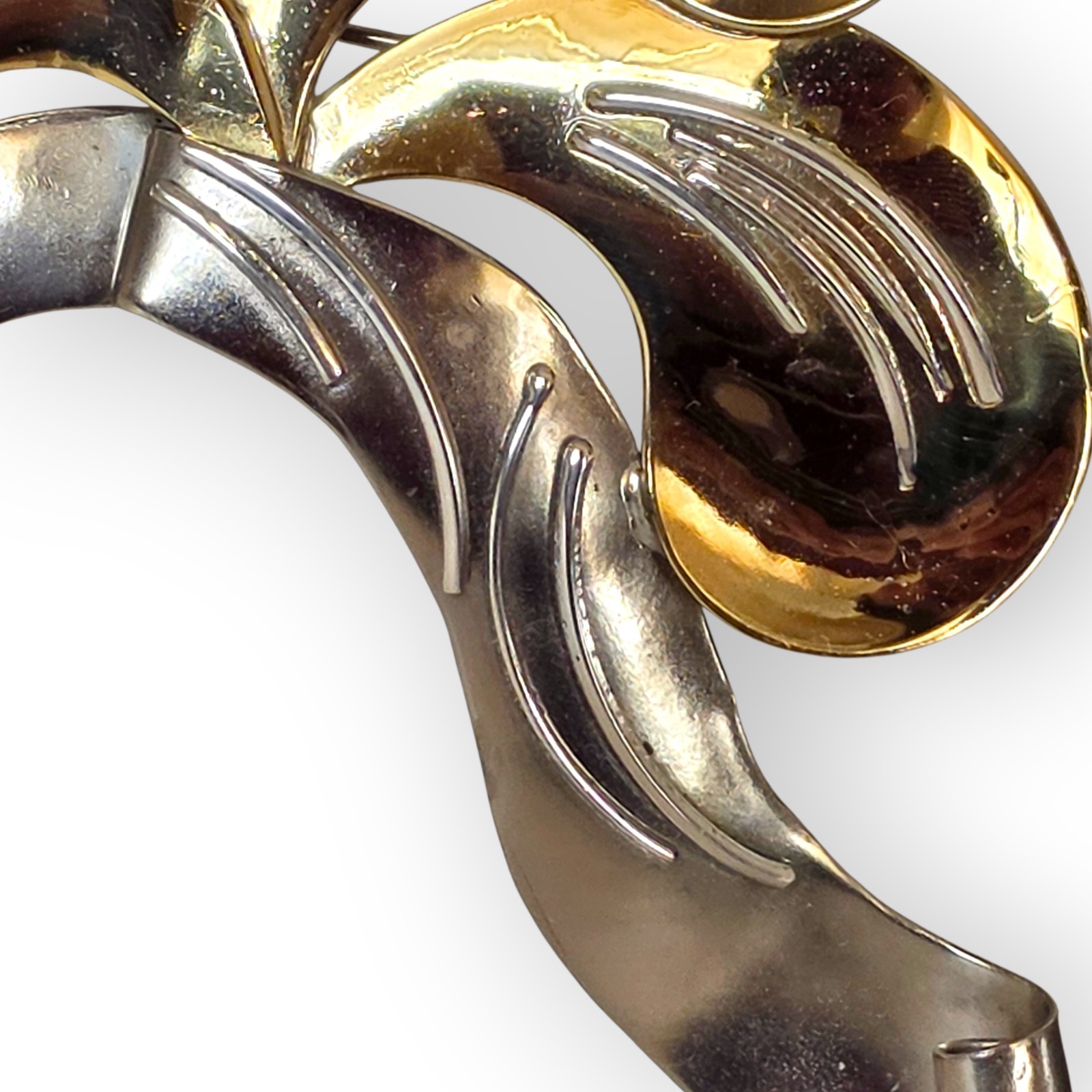 VINTAGE RUTH ROSENFELD MIXED METALS MODERNIST BROOCH