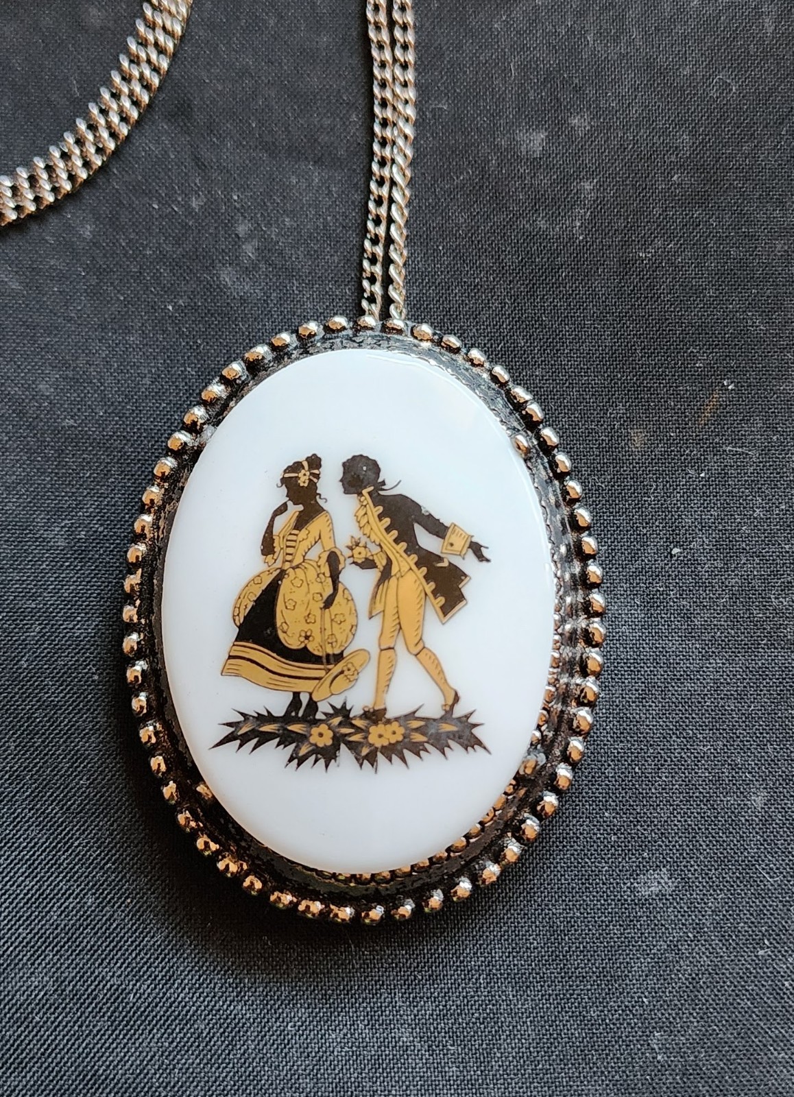 Vintage Victorian Lovers Shy Cute Courting Scene Cameo Pendant Necklace NOS