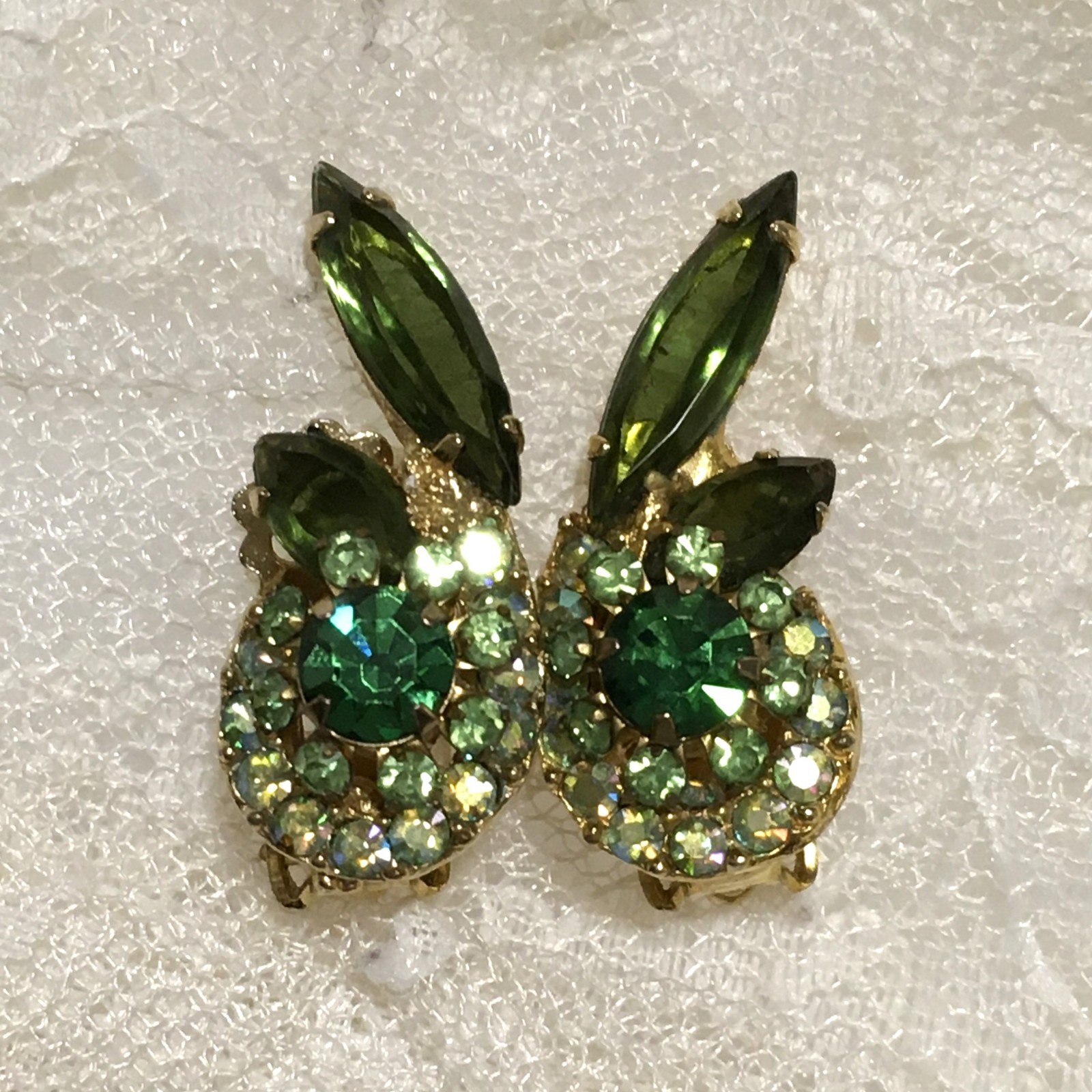 Vintage Juliana Rhinestone Clip On Earrings Green Pronged Navettes Gold Tone
