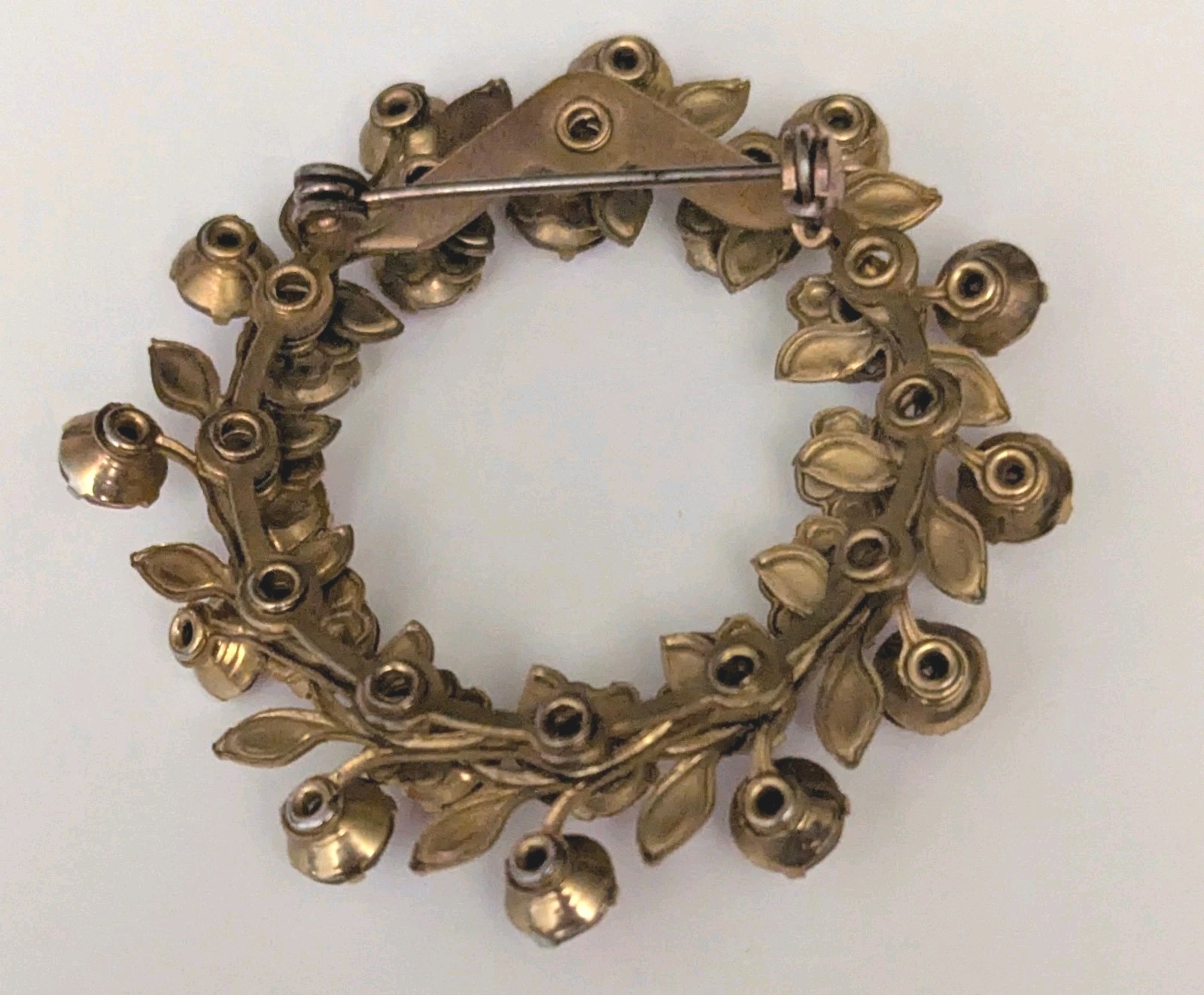 Vintage Mid Century Pink & Aurora Borealis Rhinestone Wreath Brooch – Attributed