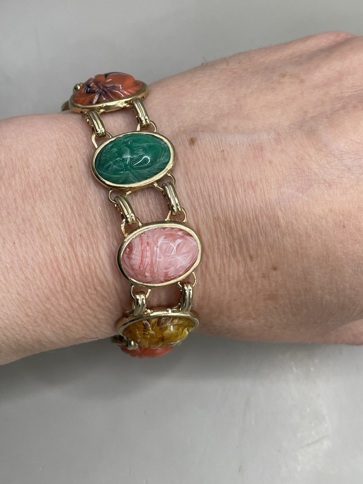 Vintage Signed Coro EGYPTIAN REVIVAL SCARAB GoldTone Multicolor Lucite Bracelet