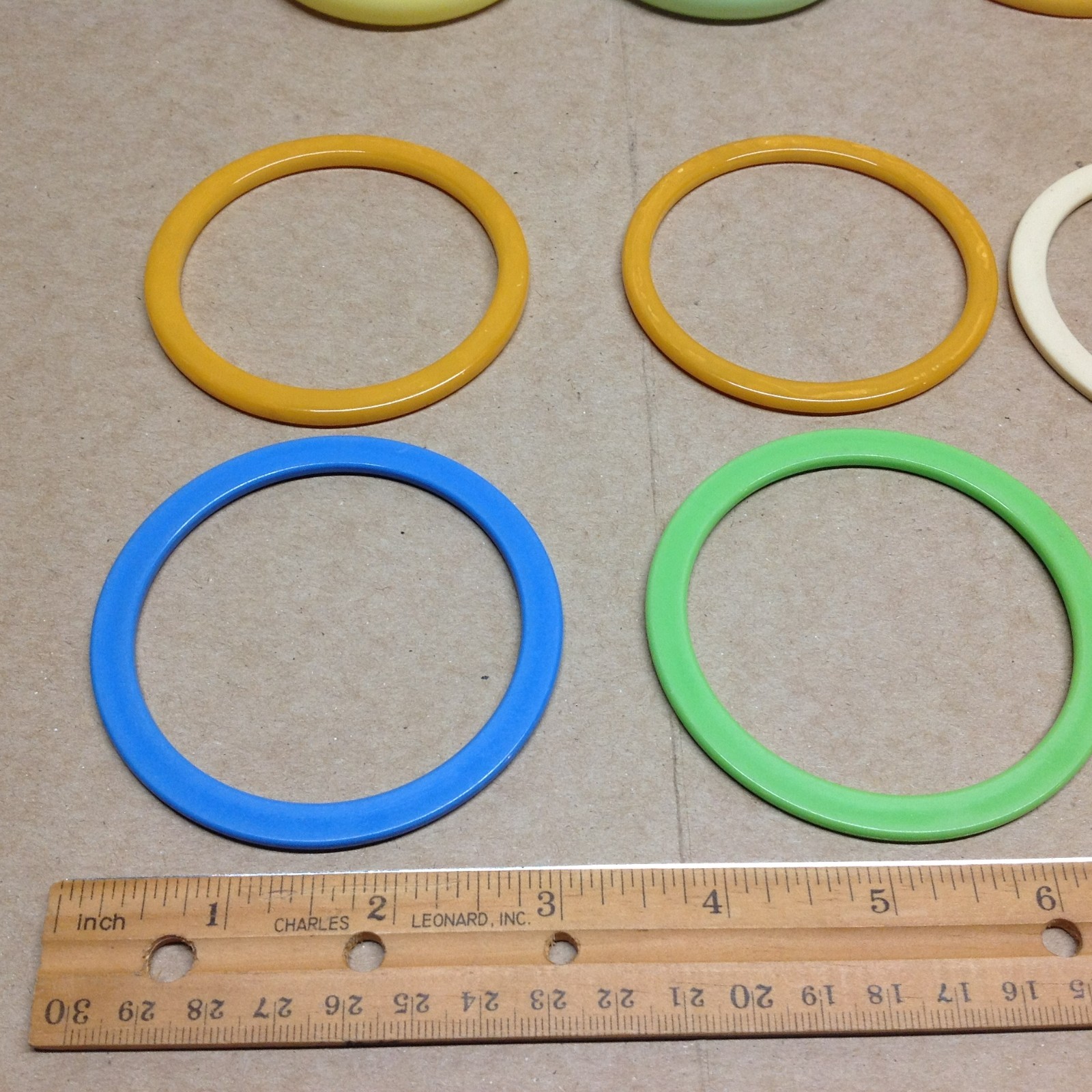 Vtg Lot of 8 Colorful Plastic, Lucite ? , Bakelite ? Stackable Bangle Bracelets