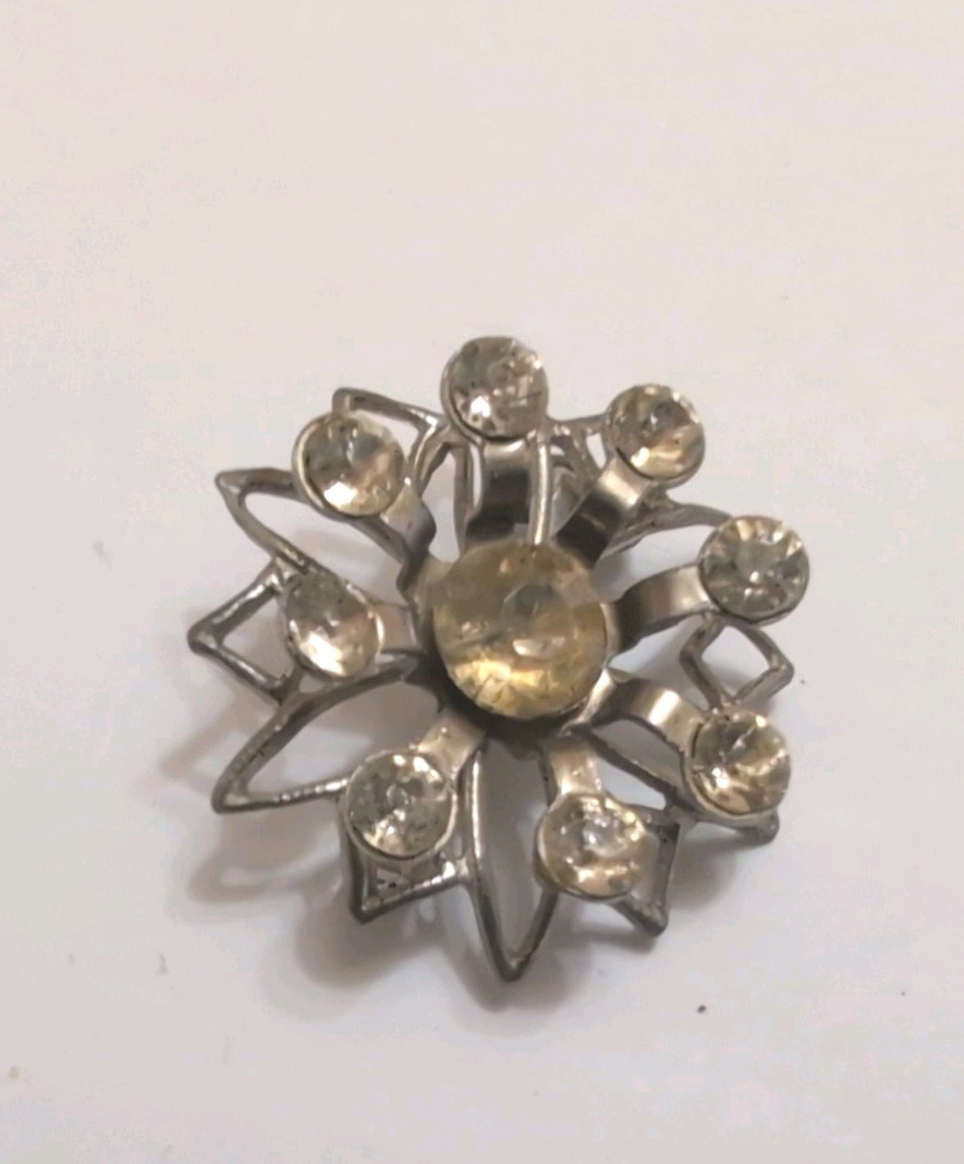 Vintage Variety Lot Of 6 Brooches/Pins In Gold And Silver Tones Some Signed