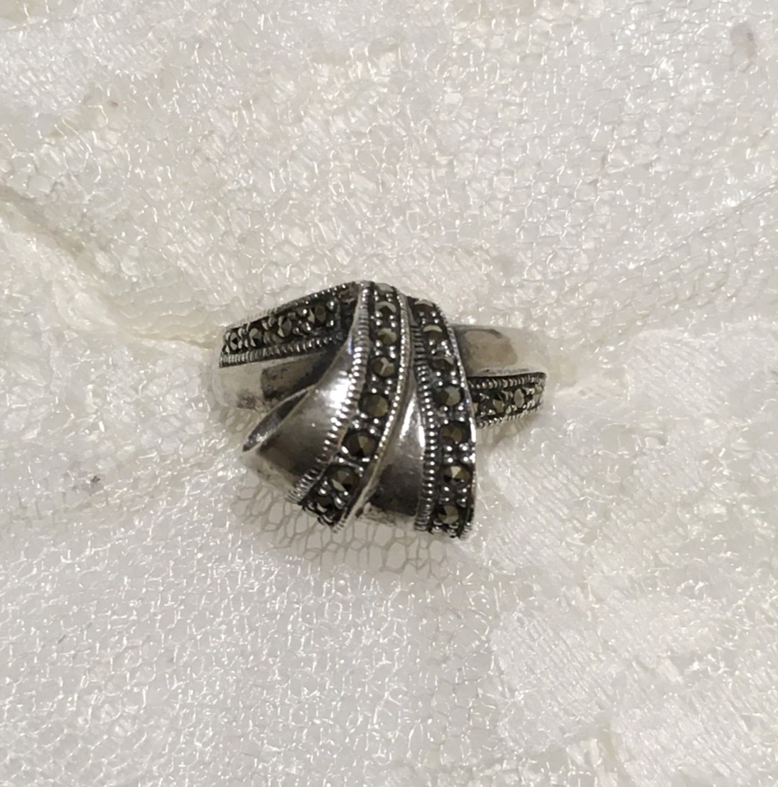 Vintage Sterling Silver Ring Womens Sz 8.25 Ribbon Bow design Marcasite Accents