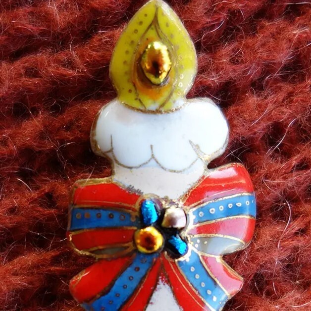 Christmas Candle – Japanese cloisonné enamel Mini Brooch Made-to-order NEW