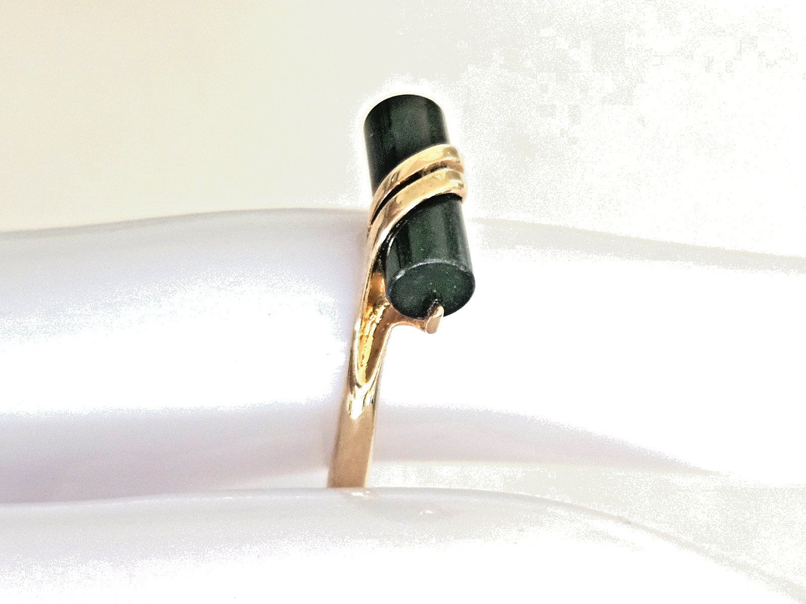 Vintage 1978 Avon’s Captured Jade Ring GE – Real Jade – Size 6.5 – Signed