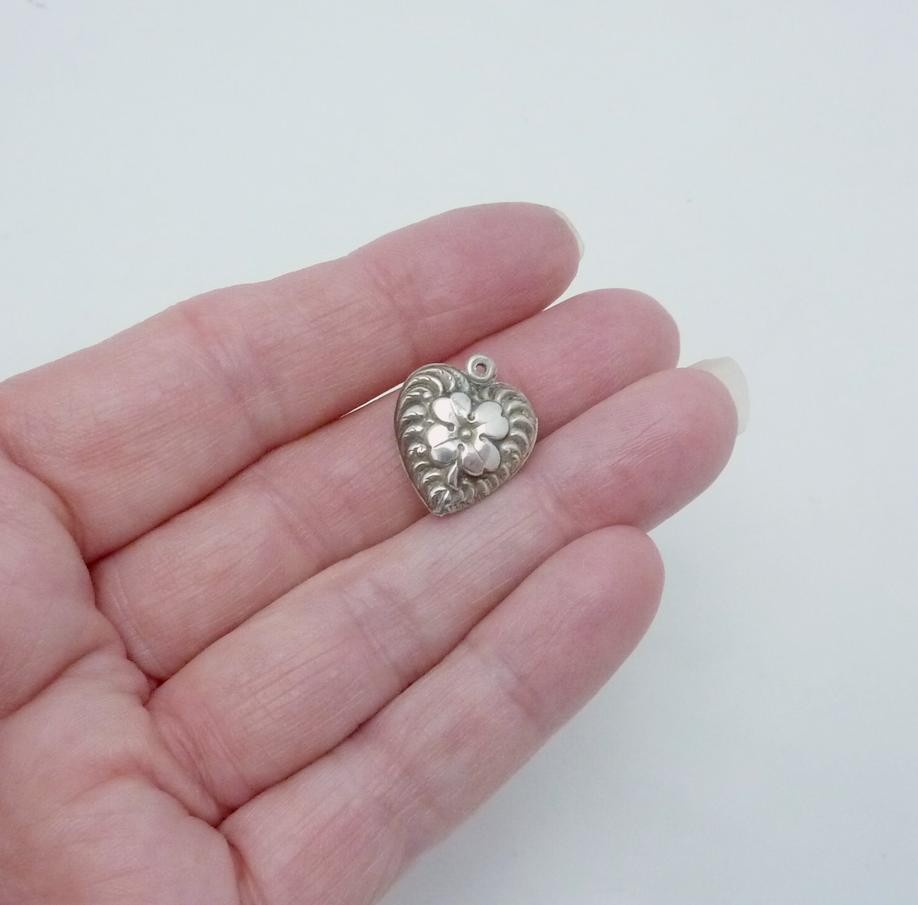 Vtg Sterling Silver Ornate 4 Leaf Clover Luck Puffy Heart Charm Pendant 27431
