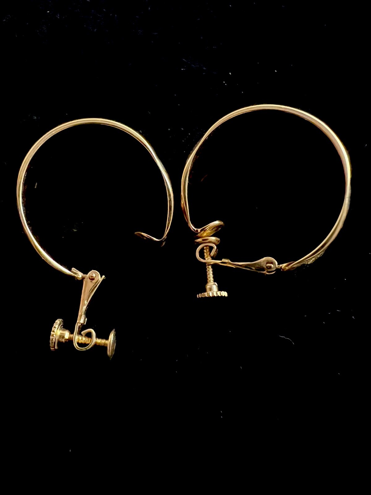Vintage Large Signed NAPIER Goldtone Ribbed Wide Hooped Screwback Earrings