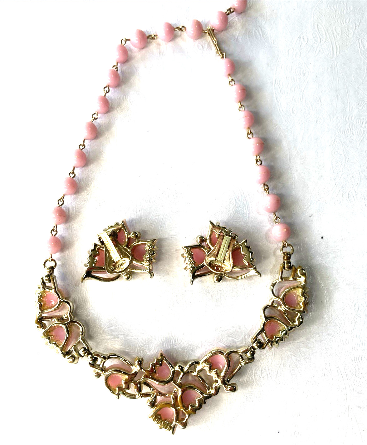 1960’S KRAMER PINK THERMOSET TULIP BEAD 16″ CHOKER NECKLACE & Clip On Earrings