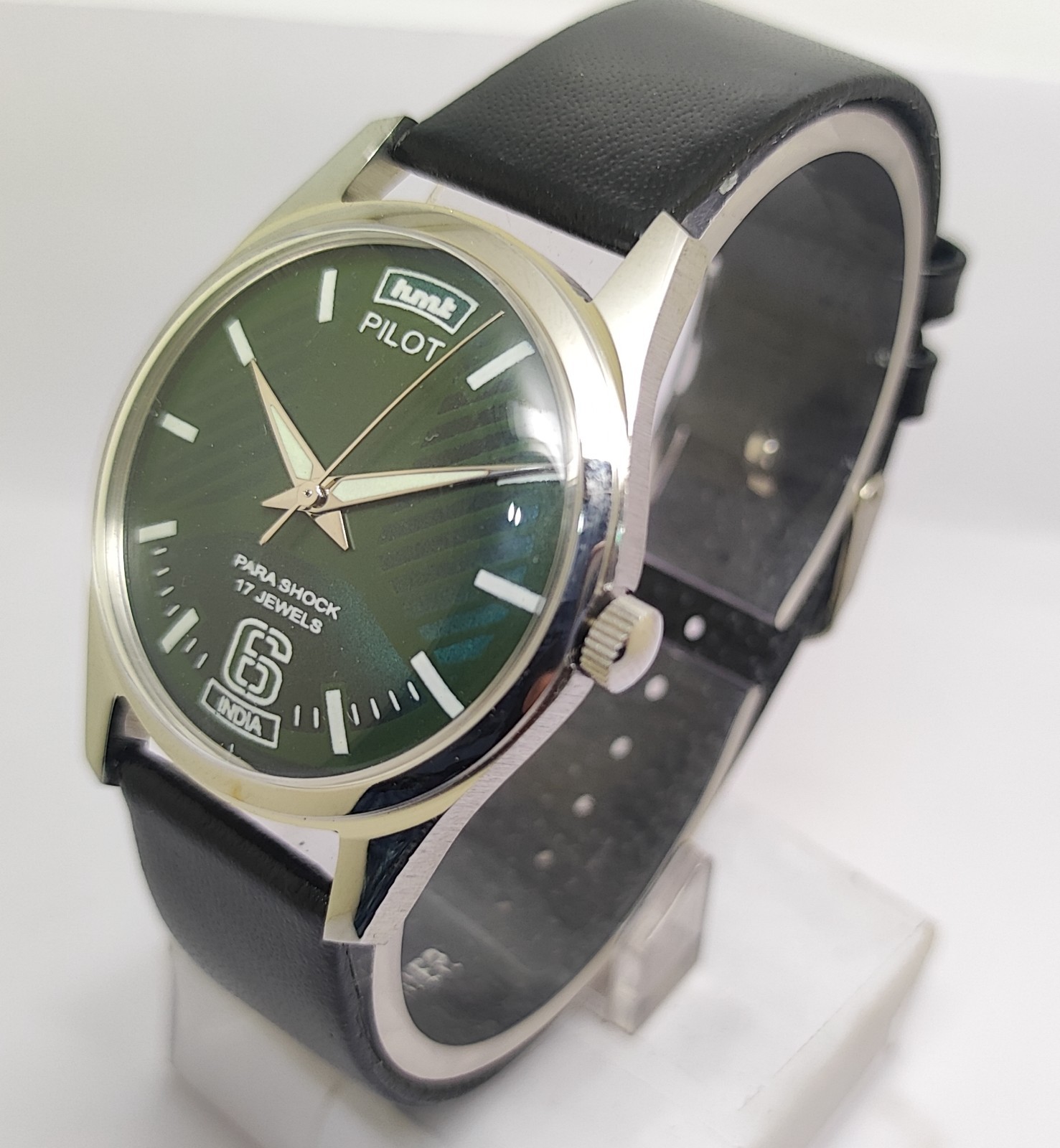 Vintage Hmt Pilot Green Dial 17 Jewels Para Shock Mechanical hand winding Watch