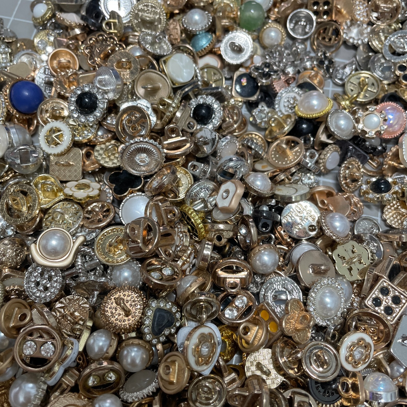 Vintage-now Costume Jewelry makeing Lots button Read Description 50pcs