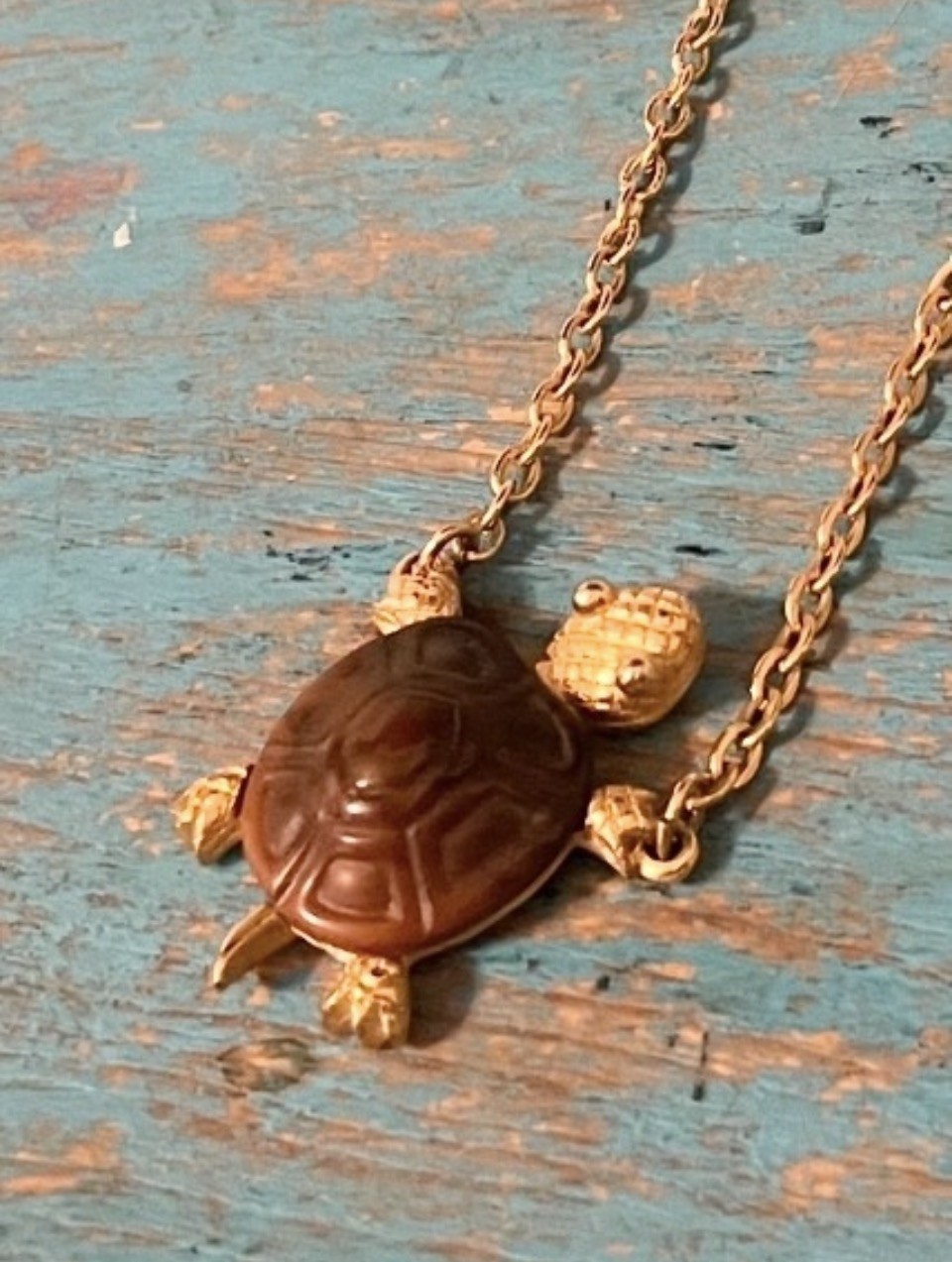 Vintage Crown Trifari Turtle Brown Lucite Pendant Gold Tone Adjustable Necklace