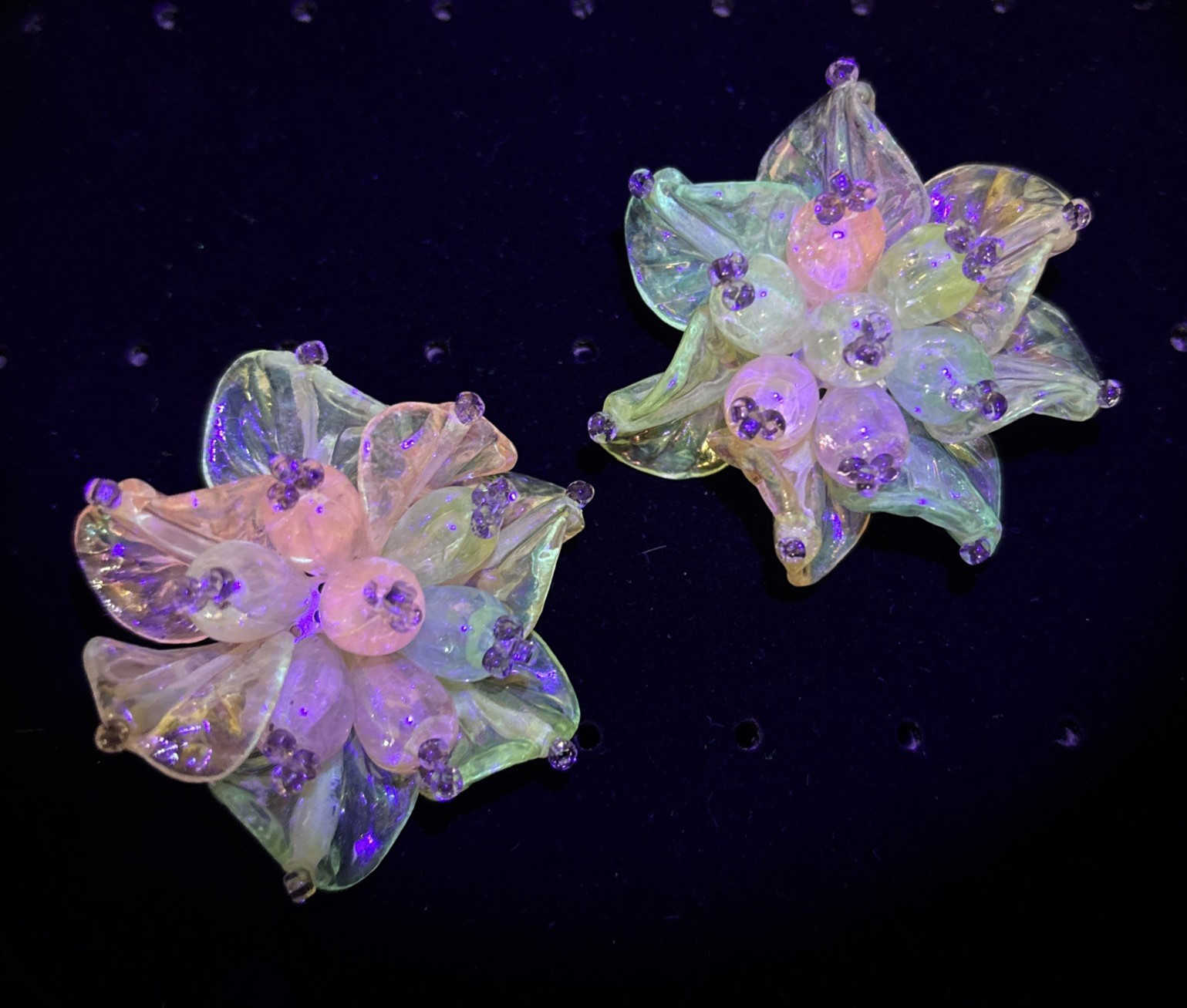 Vtg Acrylic Resin Big Flower Petal Pastel Shiny Statement Clip Earrings 1.75″