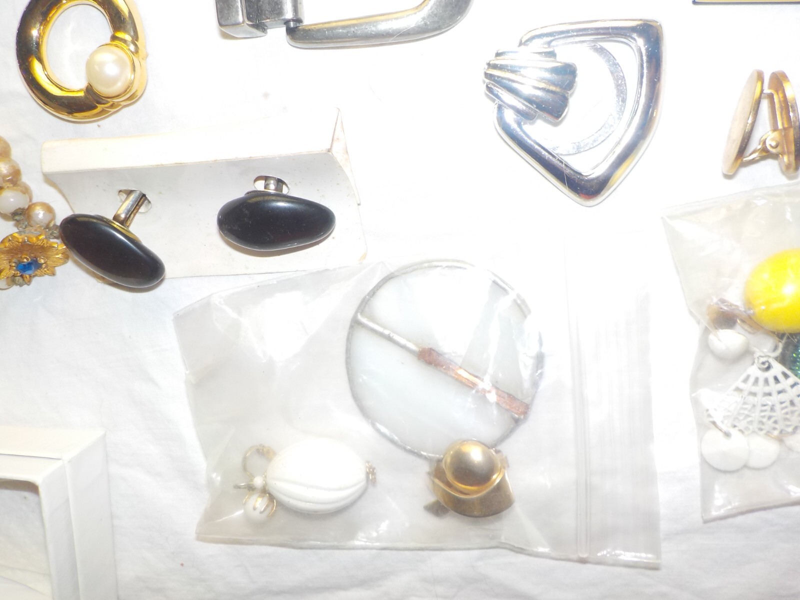 3 Lbs Mixed Lot Jewelry Vintage Wearable, Resell, Craft pieces Beads