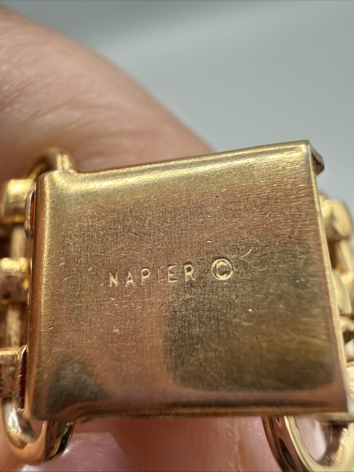 Napier Eugene Bertolli Clam, Oyster & Mussel Shell Gold Tone Charm Bracelet 1980
