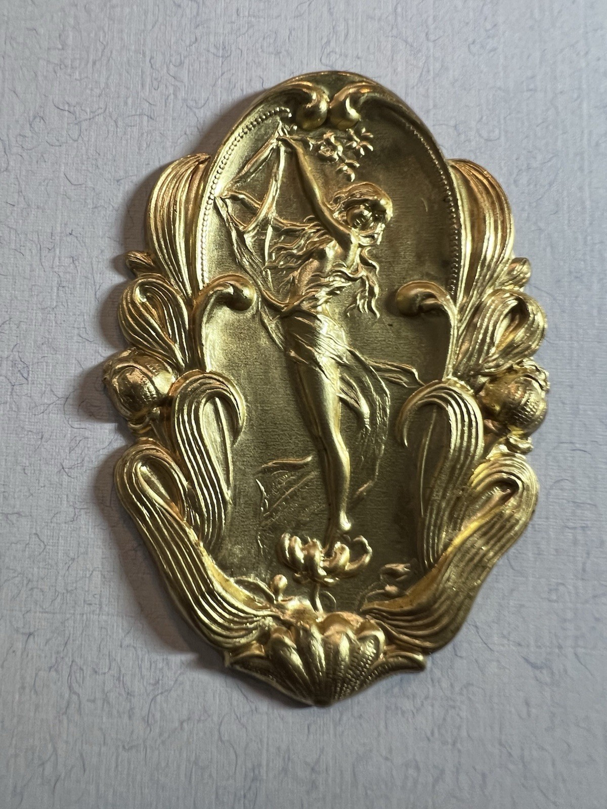 ART NOUVEAU VINTAGE BRASS STAMPING NYMPH/LADY DESIGN FOR JEWELRY/CRAFT/DECOR NOS