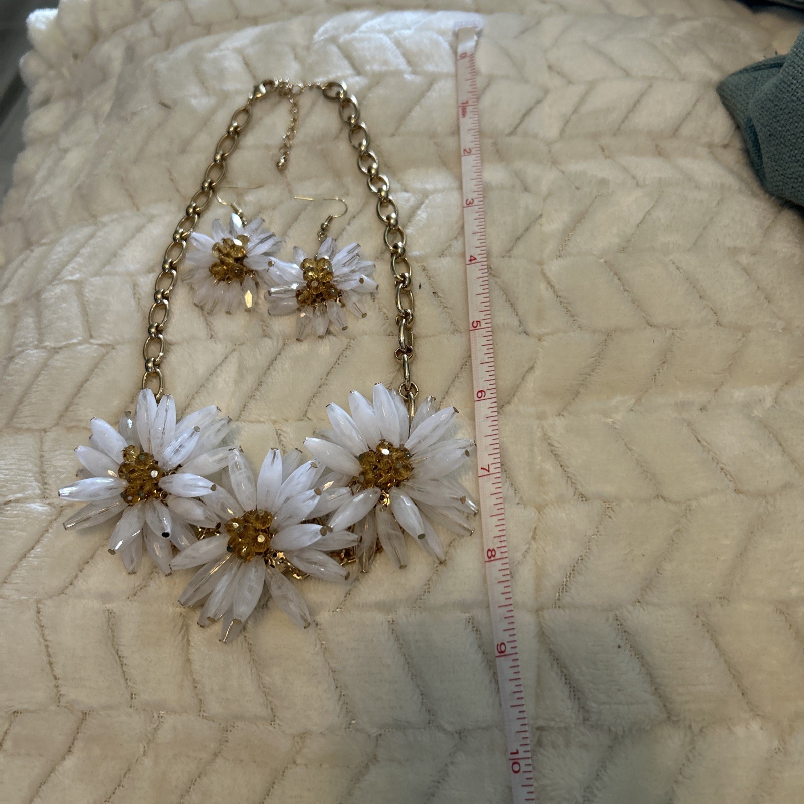 Chunky Daisy Burst, Acetate Flower, Retro Boho Costume Jewelry, 50s60s Style.