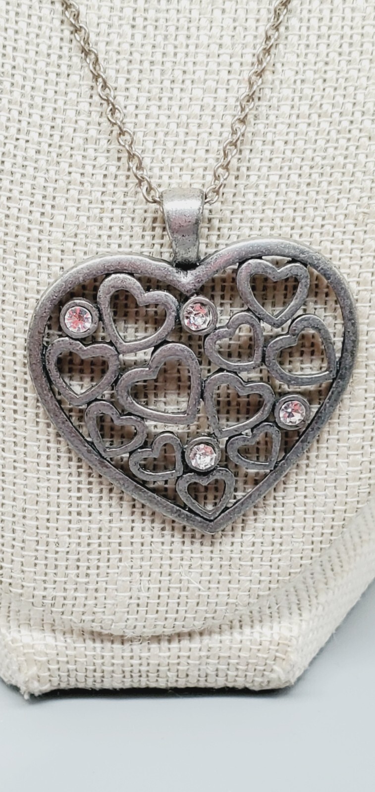 American Eagle Silvertone 1.75″ multiple hearts within pendant necklace 32″ te01