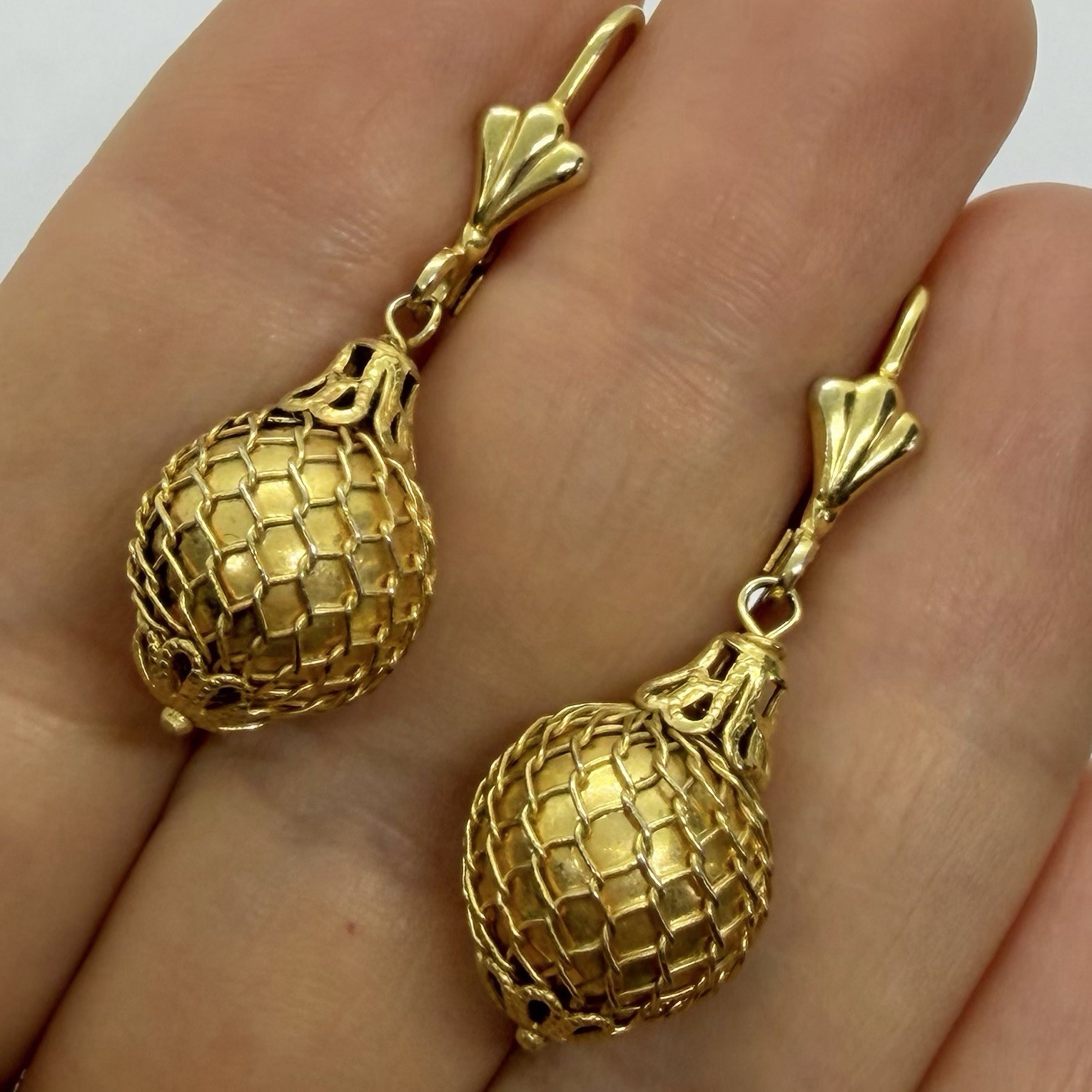 Vtg Mesh Goldtone Bead Dangle Leverback Earrings