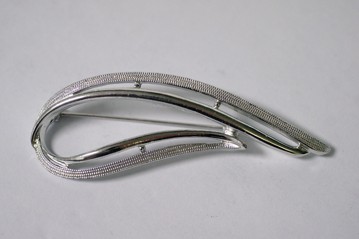Elegant 1960s Vintage Sarah Coventry Textured Silver Tone Brooch