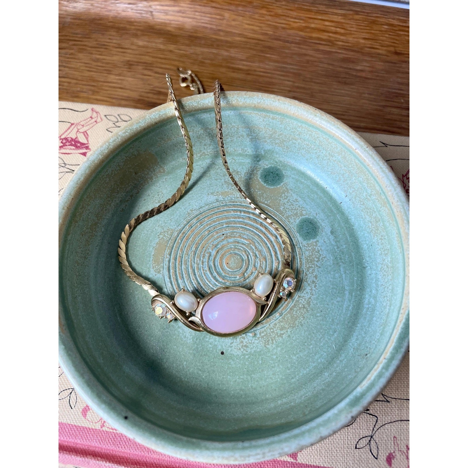 Vtg Trifari TM Pink Cabochon Faux Pearl Aurora Borealis Gold Tone Chain Necklace
