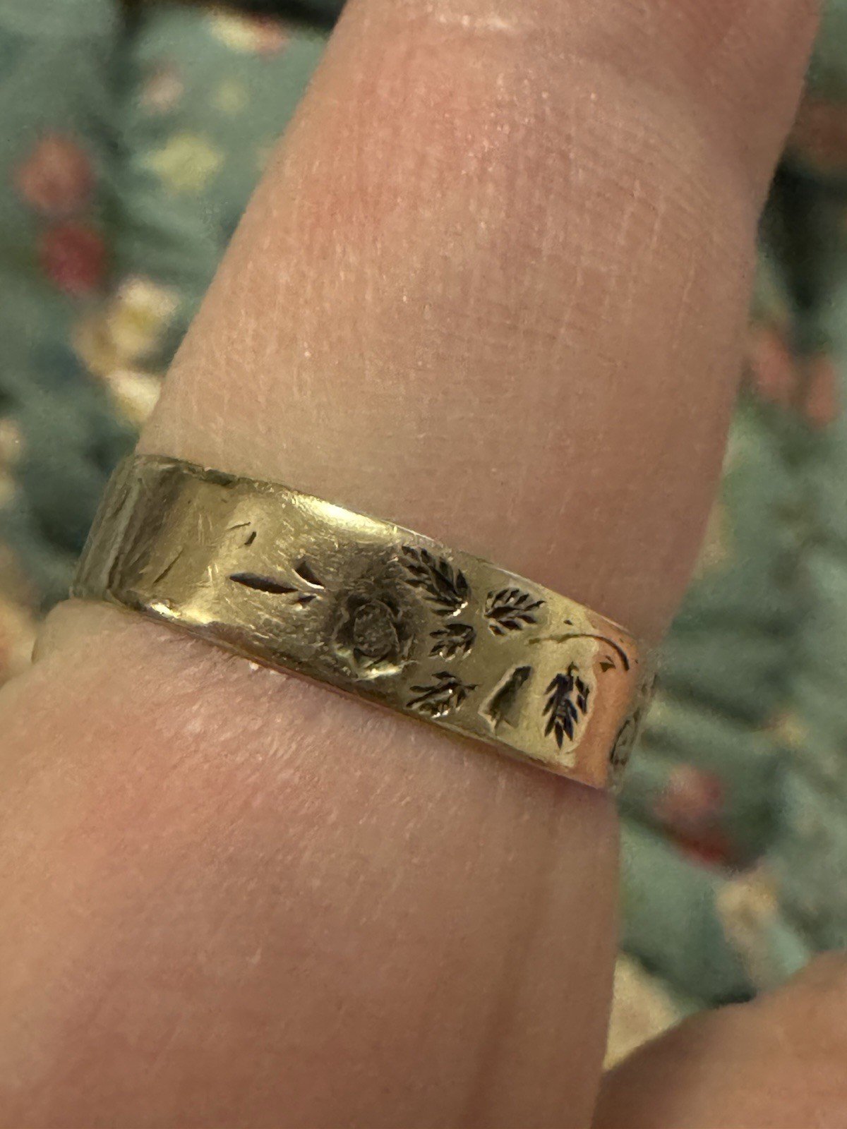 Victorian 10k Gold Engraved Wedding Band/Ring Circa 1900