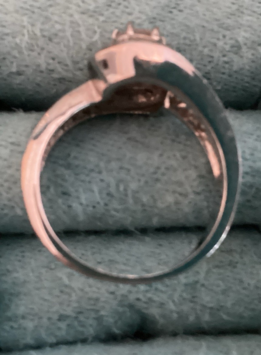 Ring Sz 8. Beautiful Ring. RSC SILVER TONE
