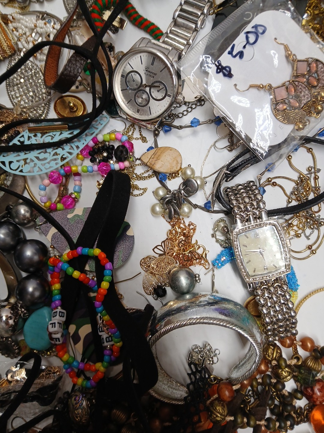 Huge lot Of Jewelry Watches Pearls & More Some new And Used unsearched 4.6lbs