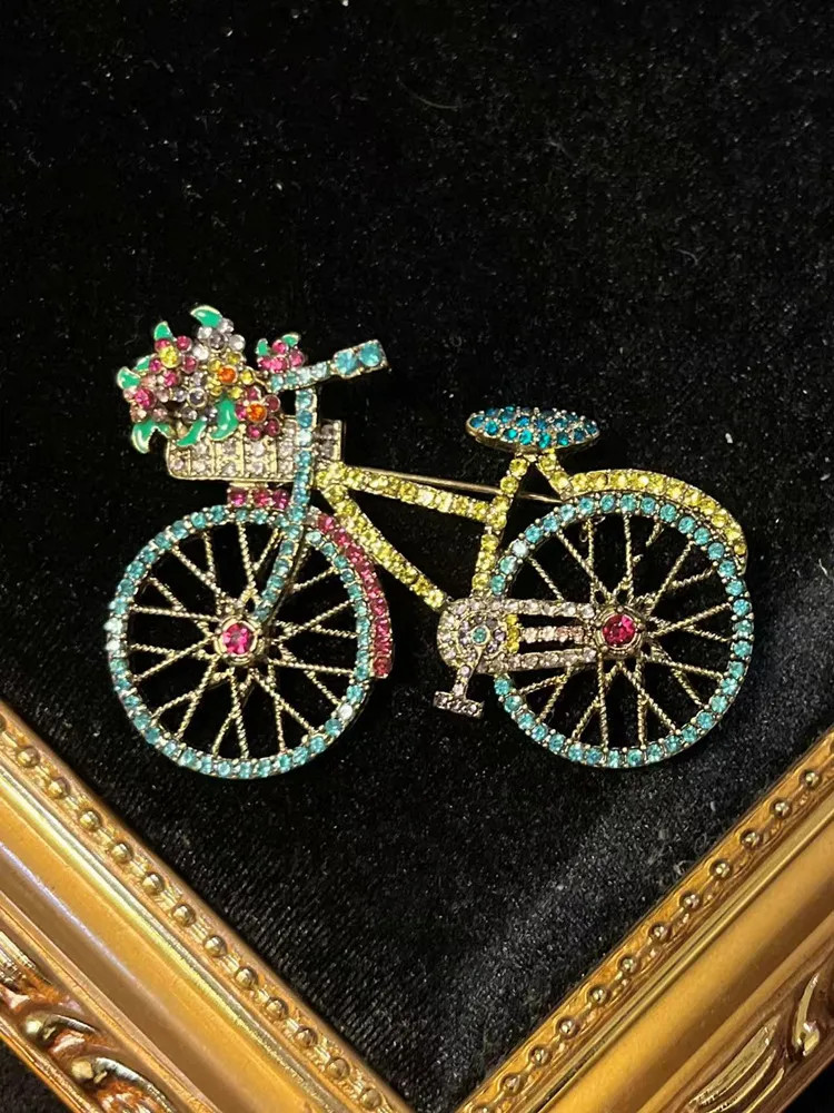 Vintage Luxury Crystal Shining Brooch Pin For Women Men Retro Antique Badge