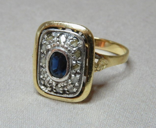 VINTAGE 18ct GOLD DRESS RING SET WITH A BLUE SAPPHIRE AND ROSE CUT DIAMONDS 4080