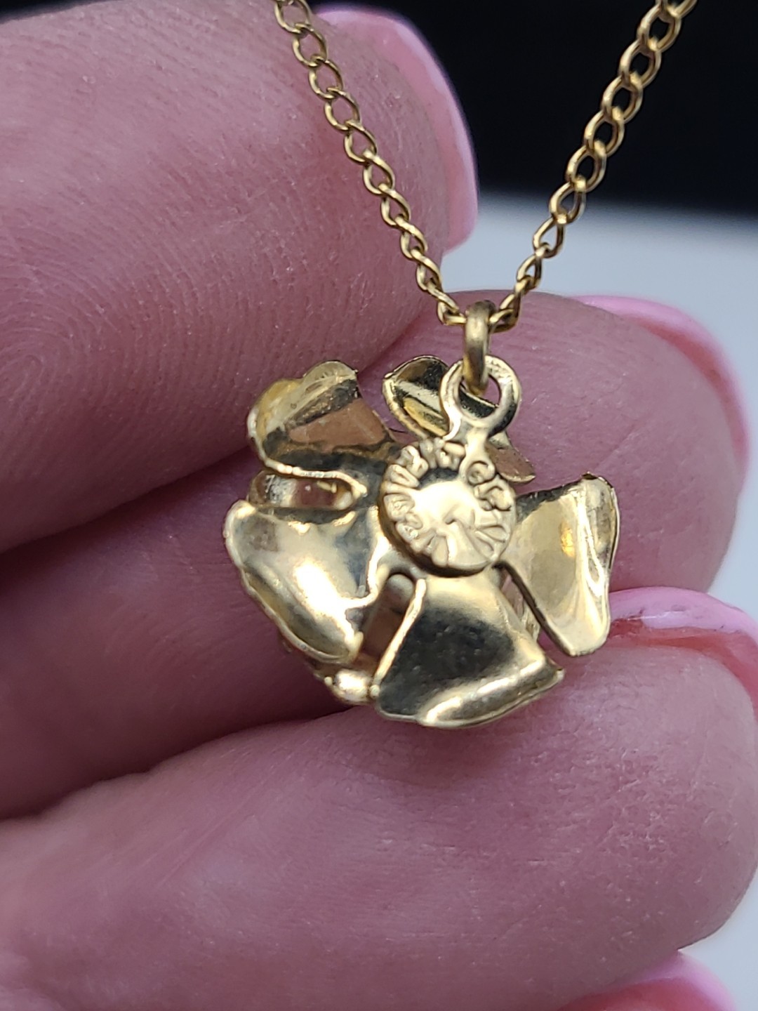 Necklace in 12 Kt gold fill rose pendant. 18 in chain. Vintage. 9 in drop