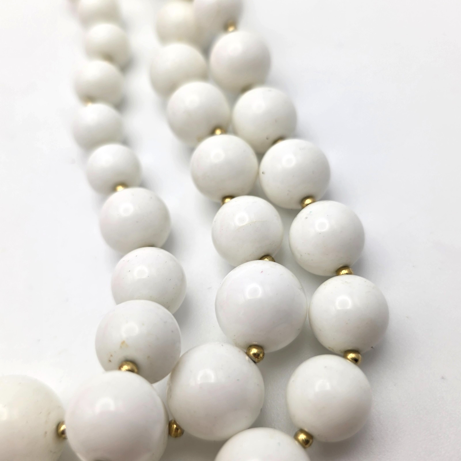 Vintage Trifari White Beaded Necklace Triple Strand Graduated 21 In Gold Tone