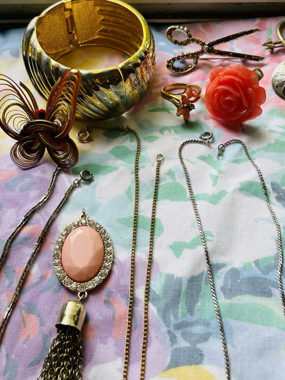 Vintage Jewelry Lot Gold And Silver Toned Necklaces, Earrings, Brooch, Bracelets