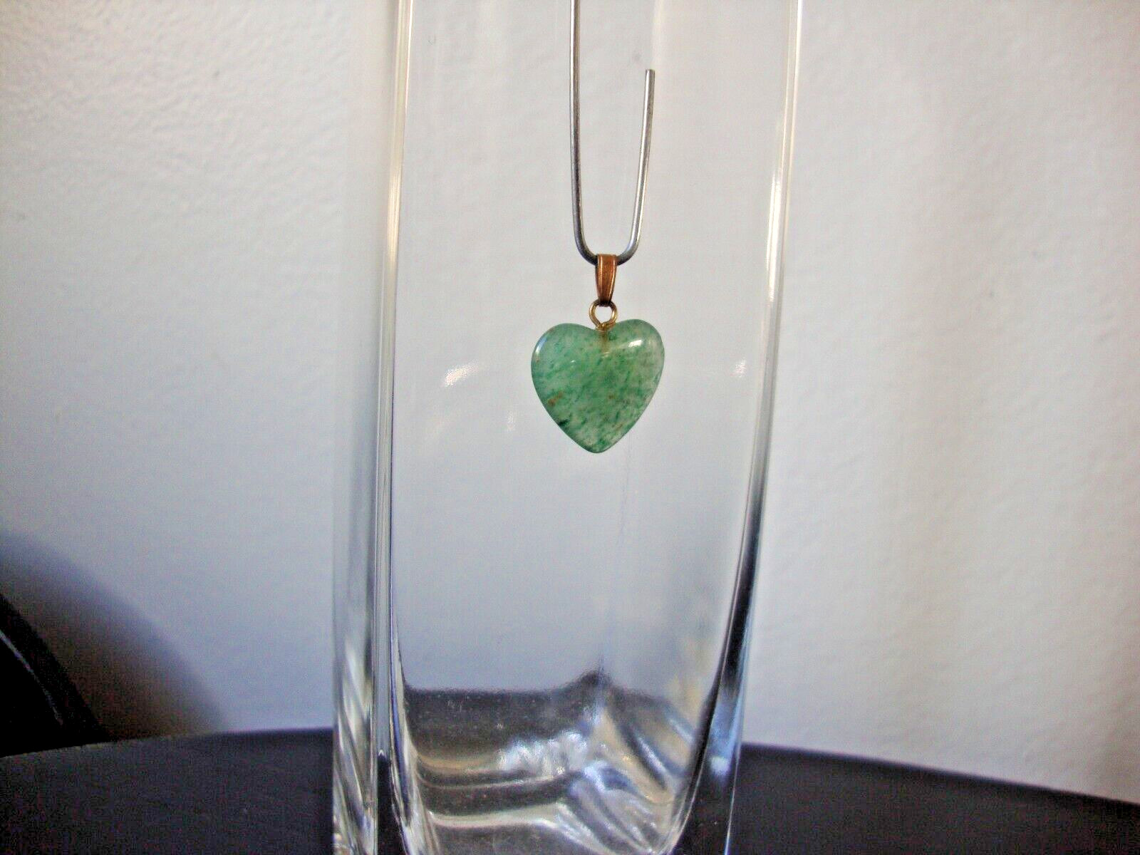 VINTAGE 1980s HANDCRAFTED AVENTURINE HEART YELLOW GOLD FILLED PENDANT