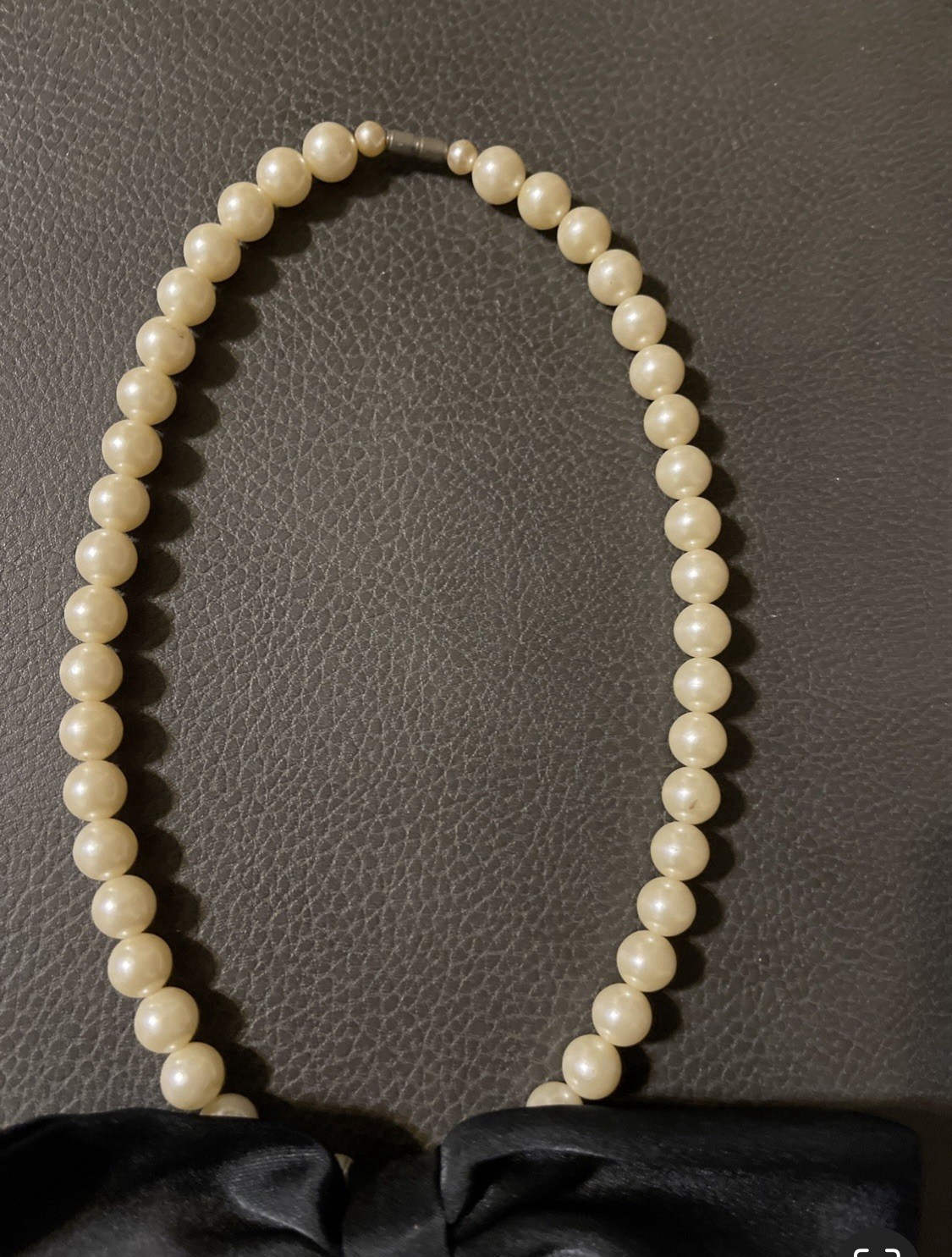 Faux Pearl Bow Necklace 7” Hang Vintage Costume Jewelry Hollywood Regency Glam