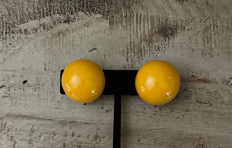 Vintage Signed Vogue Butterscotch Yellow Acetate Button Dome Clip On Earrings