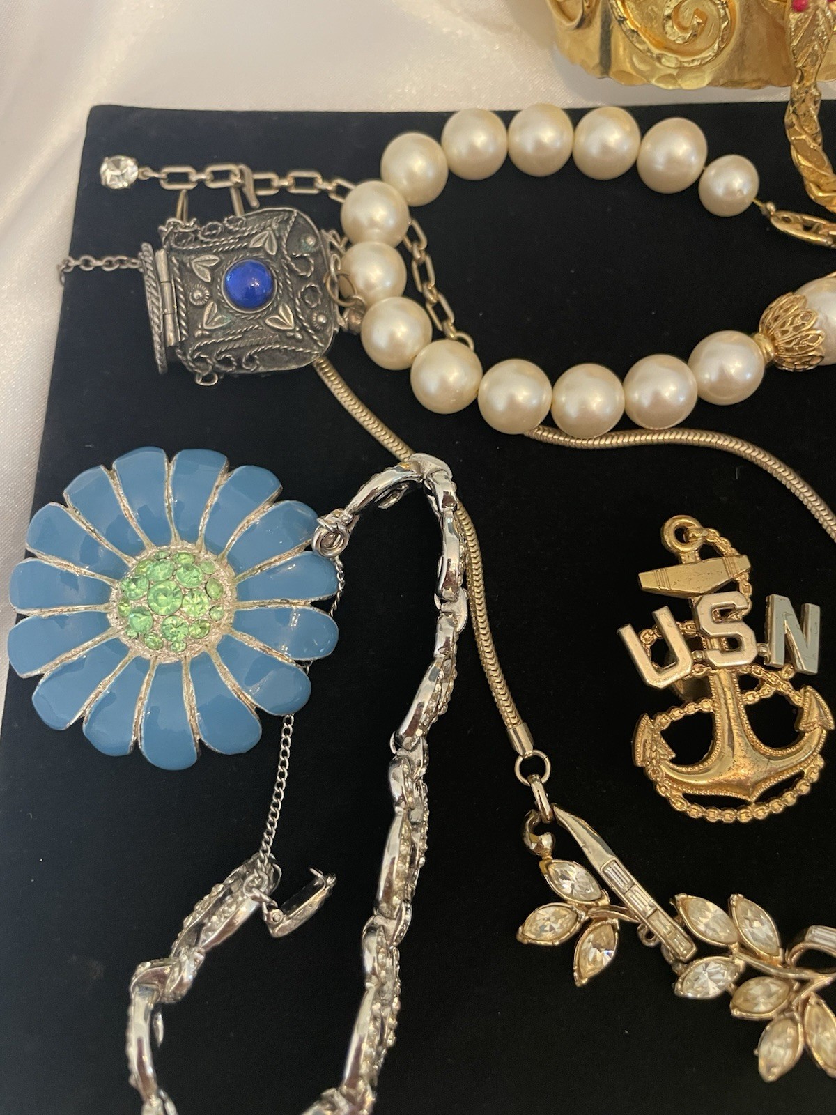 Junk Jewelry FOR CRAFTS WEAR PICS 1 & 2 Necklaces Watches Brooch Some SIGNED #3