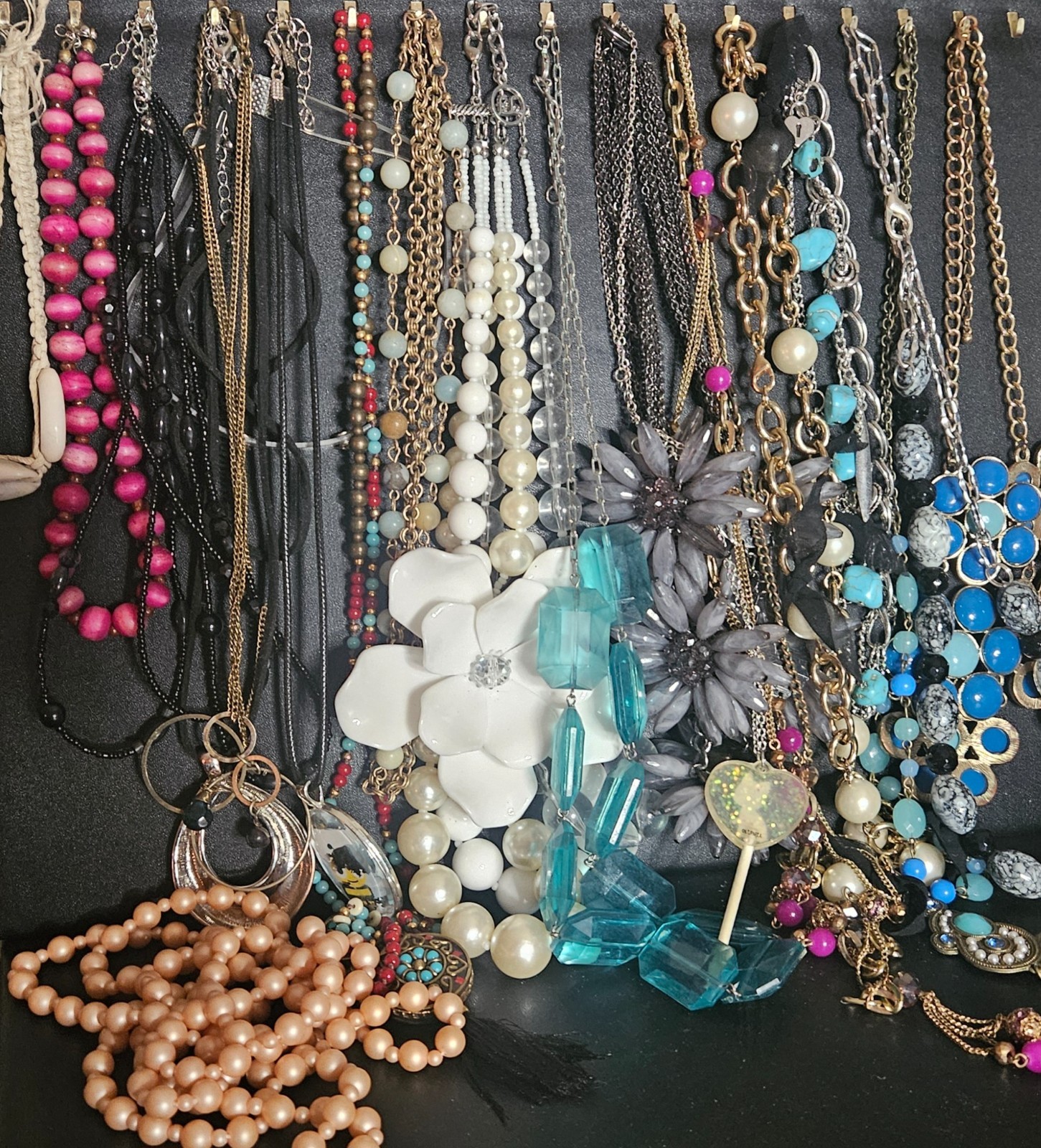 ​1lb Vintage to Modern Costume Jewelry Lot Estate Mix Wearable Pieces Mystery