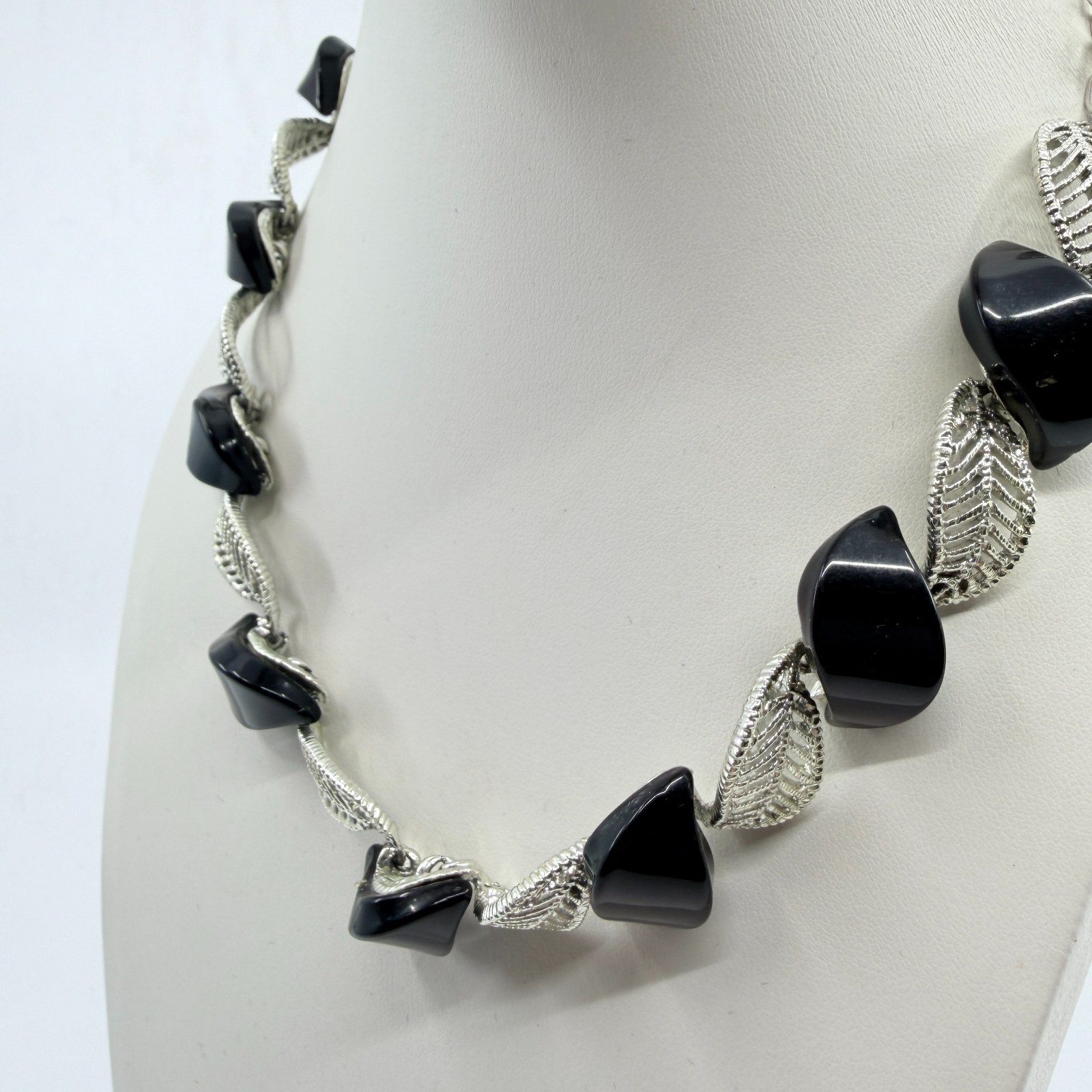 Vintage MCM Mid Century Silver Tone Filigree Leaf Black Cabochon Choker Necklace