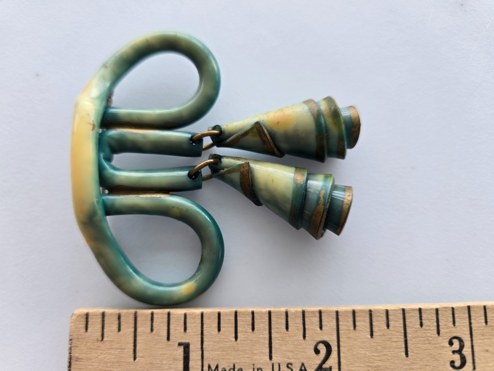 vintage,ART DECO,CELLULOID DANGLING BROOCH,SO DIFFERENT,UNKNOWN DESIGNER,AMAZING