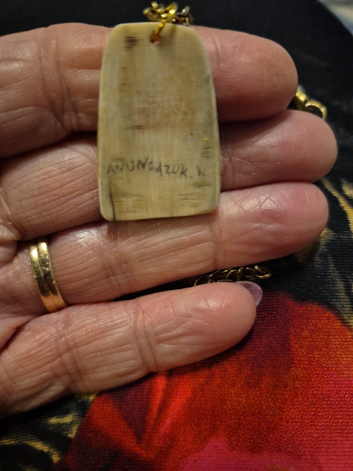 Aninsazuk Carved pendant:Inuit scrimshaw engraving, handcrafted