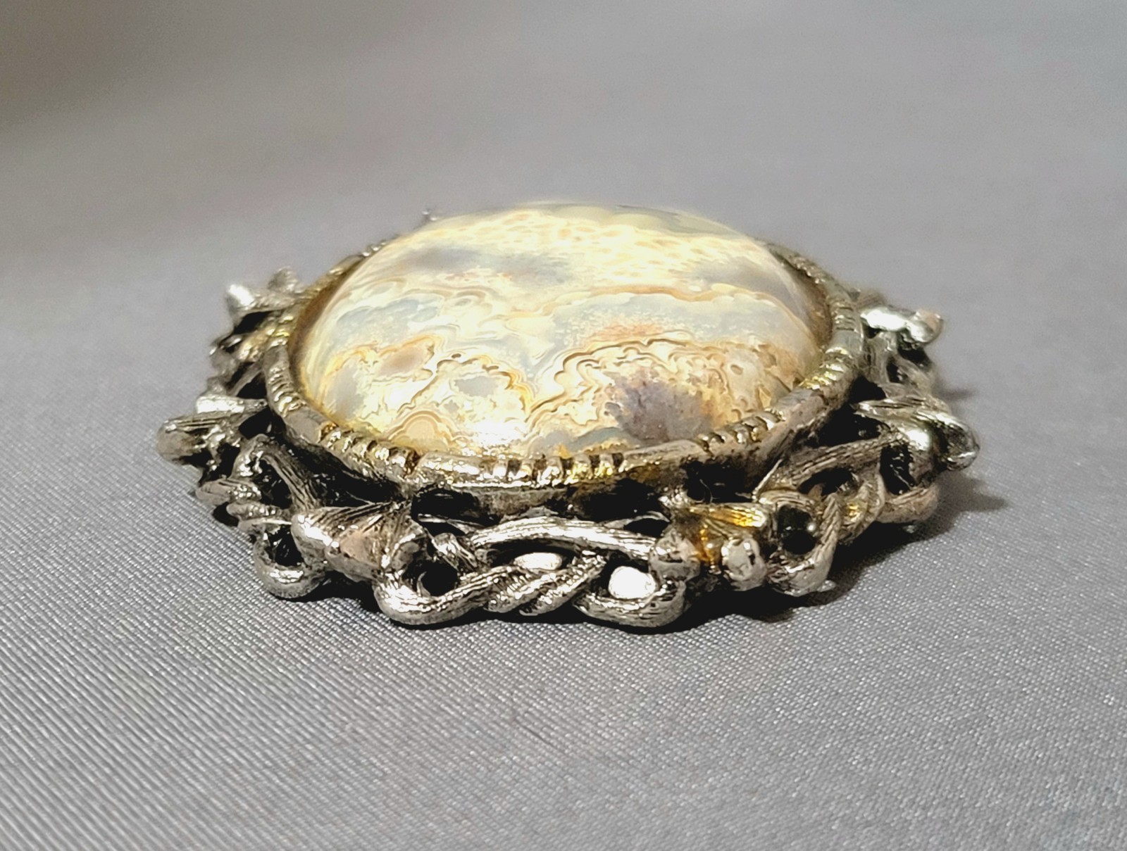 Vtg. Oval Agate Cabochon Brooch Pins Bezel Leaf Frame Silver & Gold Tone Set 2