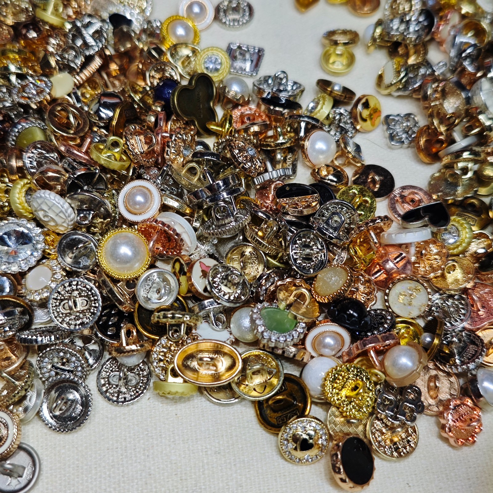 100pcs Vintage Retro Iron Metal Buttons Mixed 1-2cm Sewing Collection Crafts
