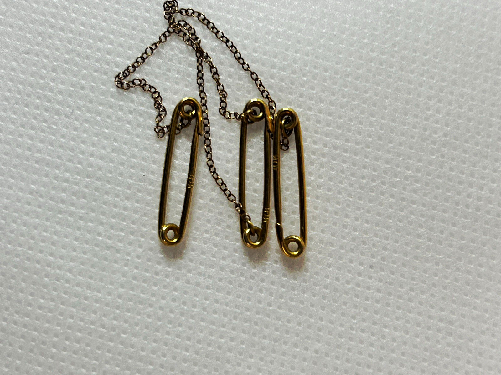 10k Gold Safety Pin Sweater Cable Chain Brooch