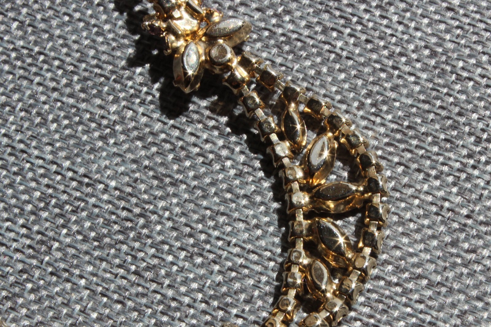Mid Century Purple Rhinestone Gold Tone Choker Unsigned Prong Set 15″